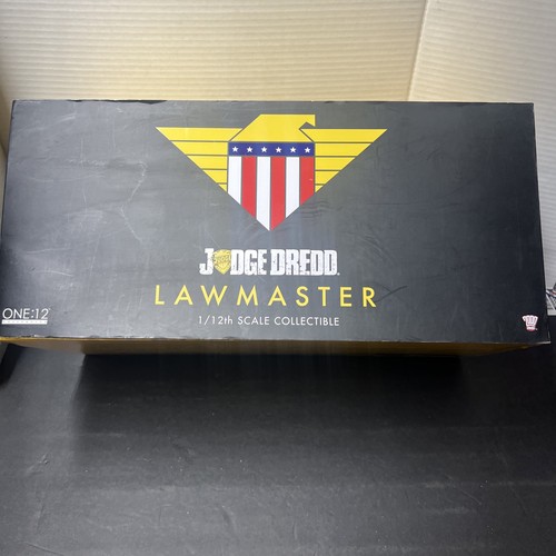 Mezco toyz one - toyz, giudice